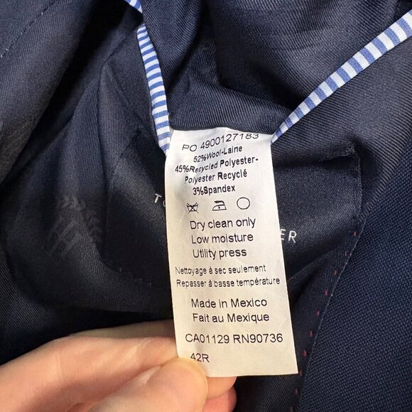 Tommy Hilfiger Men's 52% Wool Navy Blue Two Button Blazer Jacket Size 42R - Picture 7 of 15